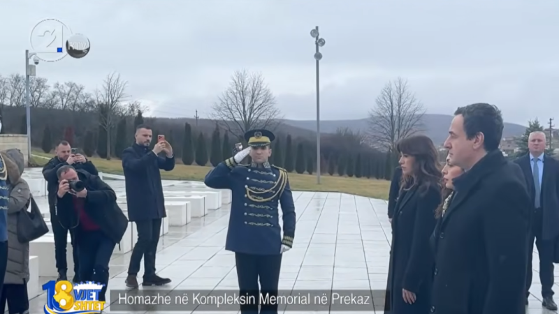 Krerët e shtetit homazhe në Prekaz në 18 vjetorin e Pavarësisë