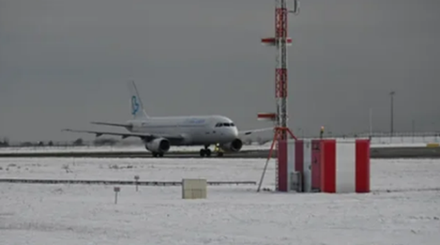 Ngrica “godet” Vienën/ 20 cm borë ‘paralizon’ aeroportin, 150 fluturime anulohen