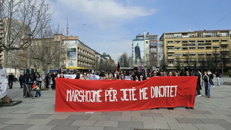 Në Prishtinë marshohet për të drejtat e grave