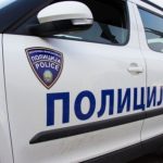 Dy të moshuarit e sulmojnë të miturën që kthehej nga shkolla