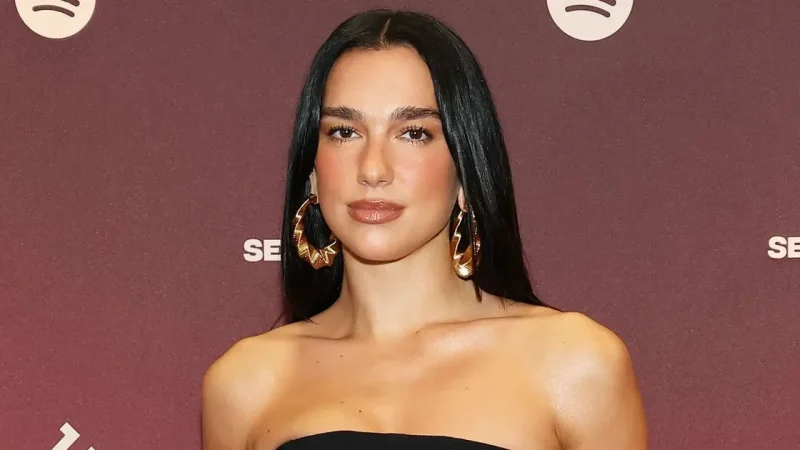 Dua Lipa shkruan histori, bëhet këngëtarja e parë me dy albume me mbi 15 miliardë dëgjime në Spotify