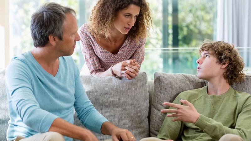 Si të flasim me adoleshentët?