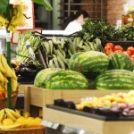 Rriten çmimet e fruta-perimeve, dallime të mëdha mes marketeve dhe tregjeve të gjelbra