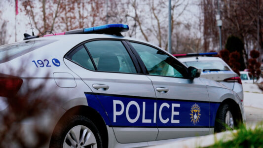 Katër femra sulmojnë një tjetër në Prishtinë, i marrin me forcë para- Policia jep detaje