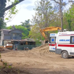 3 punëtorë ndërtimi i zë dheu nga shembja