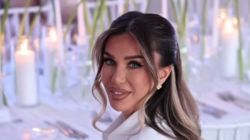 500 mijë euro dhurata? Ditëlindja e Adelina Tahirit trondit rrjetin