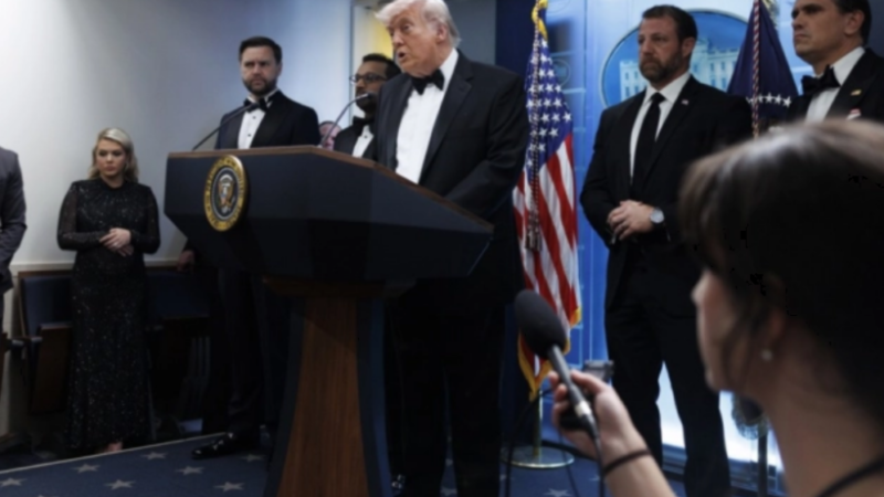 Nuk është hera e parë që Trump ndodhet në vendin e të shtënave