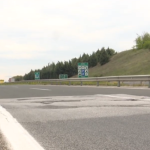 Gropat në autostradën Shkup-Kumanovë rrezikojnë jetën e qytetarëve