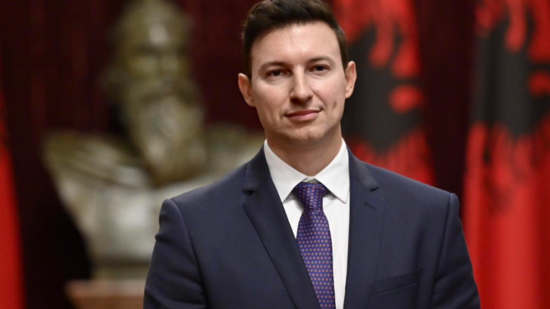 Mbështeti studentët shqiptarë në Shkup, ministri Hoxha gati të largojë Meidanin nga posti i ambasadorit