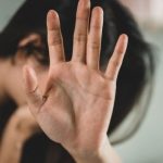 Dhuna në familjet e RMV-së në rritje, mijëra raste dhe qindra autorë janë identifikuar për një vit