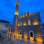 Pas një shekull heshtje, hapen dyert e Xhamisë “Mahmut Beu” në Manastir