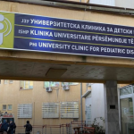 Protestojnë rreth 50 punonjës të Klinikës për Sëmundje të Fëmijëve: Gjashtë muaj pa rroga dhe pa kontrata