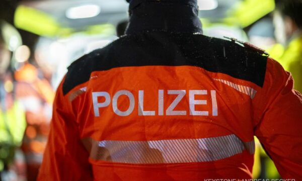 Mashtrimet me policë të rremë në Zvicër: 19-vjeçari francez mashtroi viktimat me mijëra franga