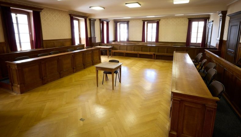 Zvicër: Kosovari del para gjykatës për vrasjen brutale të partneres në sy të fëmijëve