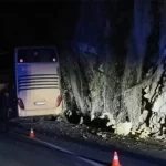 Aksident i rëndë komunikacioni në Malin e Zi: Autobusi me 90 nxënës godet shkëmbin