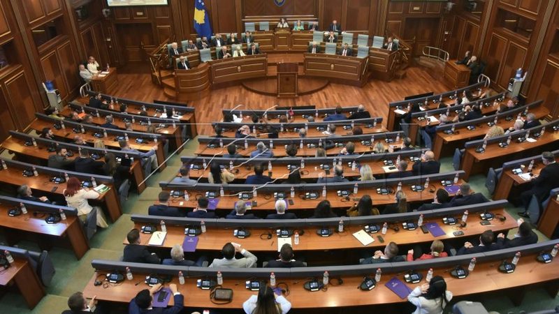 Partitë në Kosovë ende pa marrëveshje për presidentin e ri, ndërsa afati po shkon drejt fundit