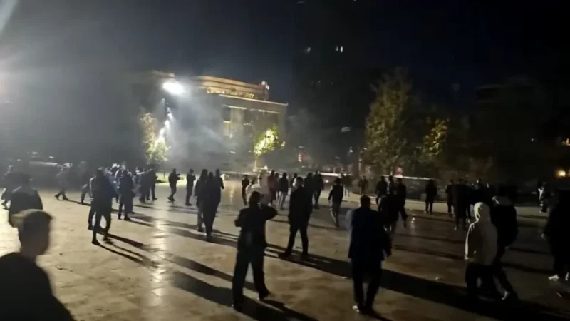 Protesta në Tiranë/ Ministria e Shëndetësisë: 320 të lënduar, mes tyre 92 protestues